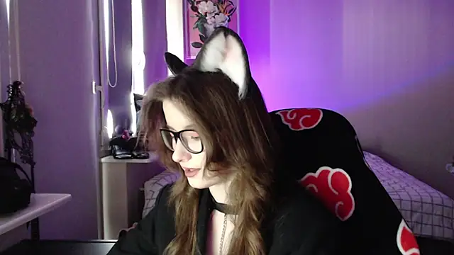 LunaXcherry online show from April 23, 2026, 4:52 pm
