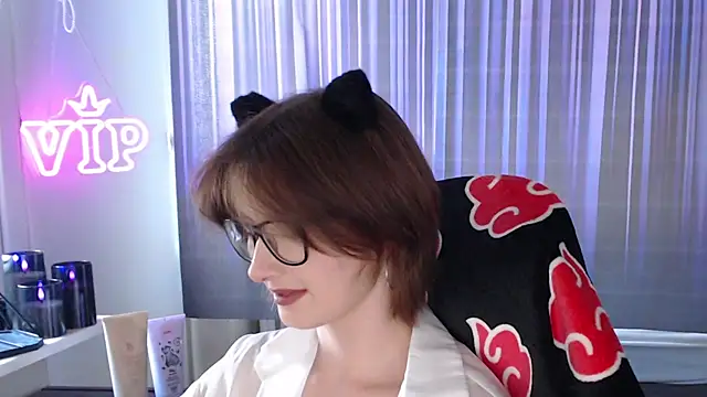 Snapshot of LunaXcherry chatting on August 3, 2026, 4:46 pm LunaXcherry online show from August 3, 2026, 4:46 pm