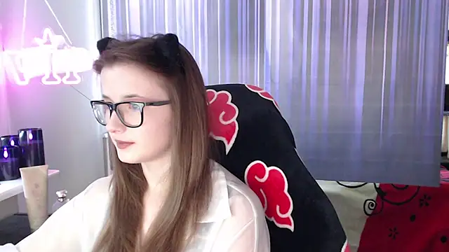 Snapshot of LunaXcherry chatting on June 25, 2026, 4:34 pm LunaXcherry online show from June 25, 2026, 4:34 pm