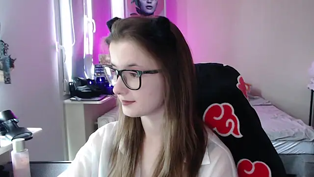 Snapshot of LunaXcherry chatting on June 11, 2026, 4:37 pm LunaXcherry online show from June 11, 2026, 4:37 pm