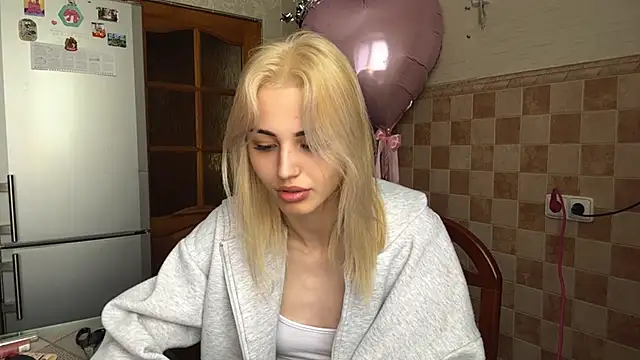 Snapshot of Evva_mayy chatting on June 18, 2026, 7:40 am Evva mayy online show from June 18, 2026, 7:40 am
