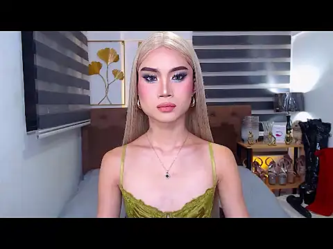 Snapshot of JuicyCockThea chatting on June 21, 2026, 1:06 pm JuicyCockThea online show from June 21, 2026, 1:06 pm
