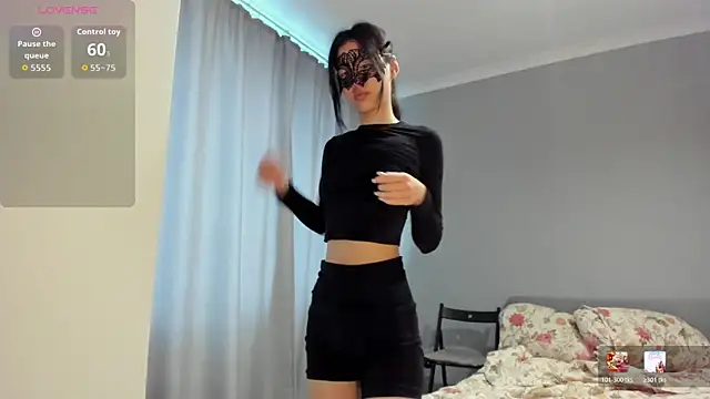 Snapshot of HelenBlazeTrt chatting on May 27, 2026, 1:37 am HelenBlazeTrt online show from May 27, 2026, 1:37 am