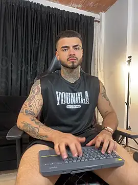 Snapshot of Benjii_Carter1 chatting on March 7, 2026, 3:35 am Benjii Carter1 online show from March 7, 2026, 3:35 am