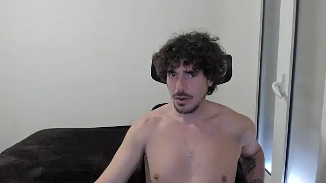 Snapshot of joaquin420_hot chatting on February 21, 2026, 10:06 am joaquin420 hot online show from February 21, 2026, 10:06 am