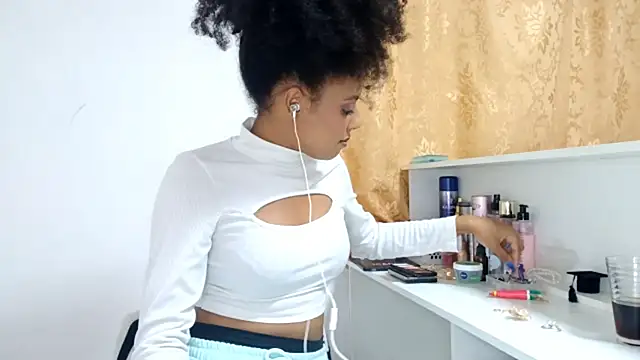 Snapshot of EsterSantopietro chatting on February 26, 2026, 10:10 pm EsterSantopietro online show from February 26, 2026, 10:10 pm