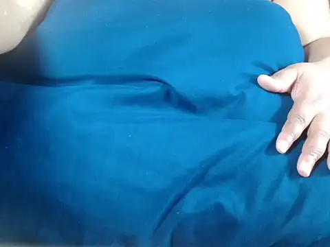 Sweet-Bella17 online show from February 26, 2026, 8:53 pm