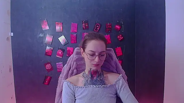 Esmi Winter online show from March 9, 2026, 6:28 am