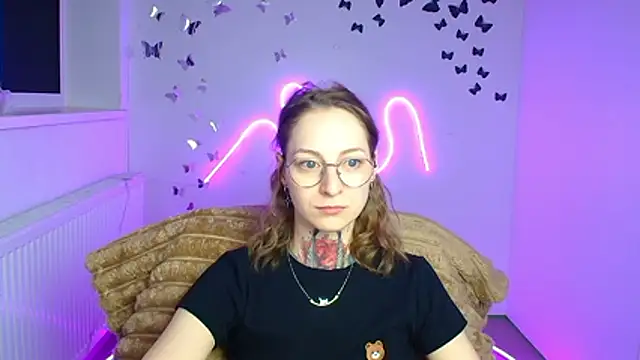 Esmi Winter online show from April 2, 2026, 11:50 am