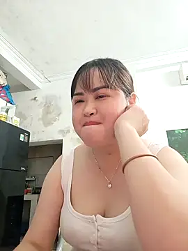 Snapshot of Kee-kimlee chatting on April 11, 2026, 9:35 am Kee-kimlee online show from April 11, 2026, 9:35 am