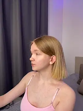 Snapshot of StellaBunny chatting on April 22, 2026, 11:17 am StellaBunny online show from April 22, 2026, 11:17 am