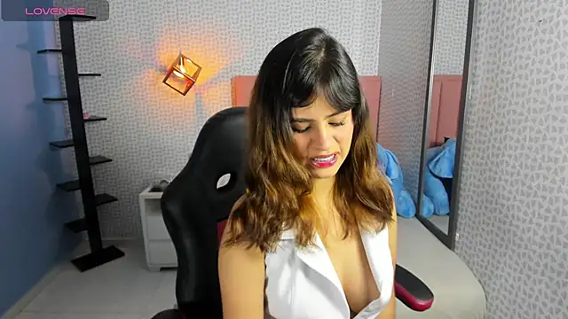 Snapshot of KAROLAGREY chatting on March 28, 2026, 12:28 pm KAROLAGREY online show from March 28, 2026, 12:28 pm