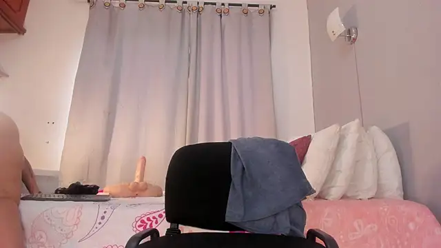 Snapshot of Britanny_W chatting on June 10, 2026, 7:37 pm Britanny W online show from June 10, 2026, 7:37 pm