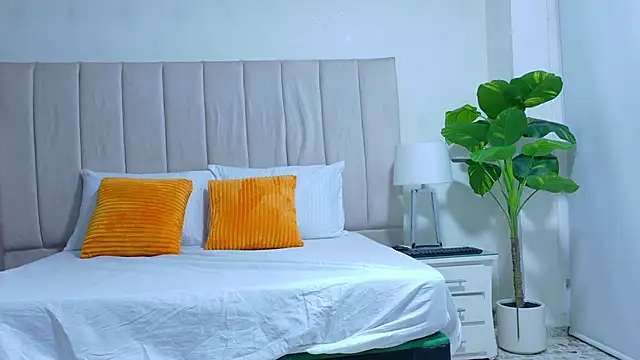 Snapshot of Brisa_Silva chatting on February 21, 2026, 11:23 am Brisa Silva online show from February 21, 2026, 11:23 am