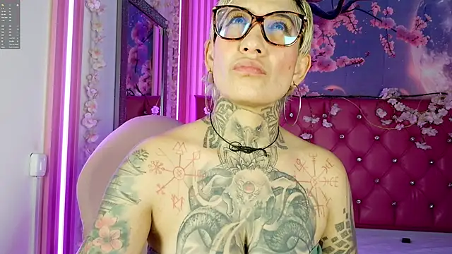 Everlyn sexx online show from May 17, 2026, 1:55 pm
