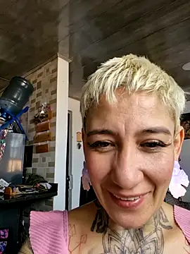 Snapshot of Everlyn_sexx chatting on June 3, 2026, 9:19 pm Everlyn sexx online show from June 3, 2026, 9:19 pm