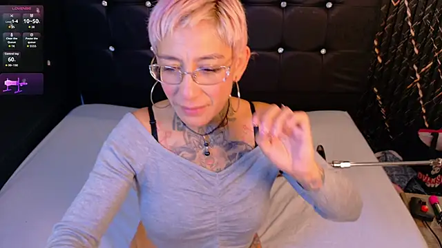 Everlyn sexx online show from March 19, 2026, 12:27 pm