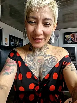 Snapshot of Everlyn_sexx chatting on July 19, 2026, 5:32 pm Everlyn sexx online show from July 19, 2026, 5:32 pm