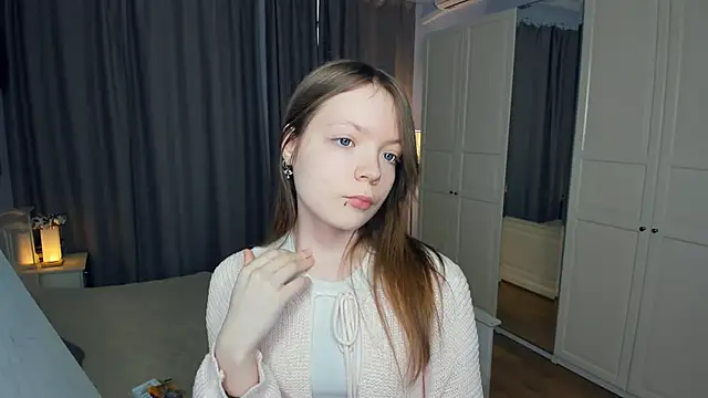 Snapshot of LavenderMitten chatting on March 7, 2026, 5:25 am LavenderMitten online show from March 7, 2026, 5:25 am