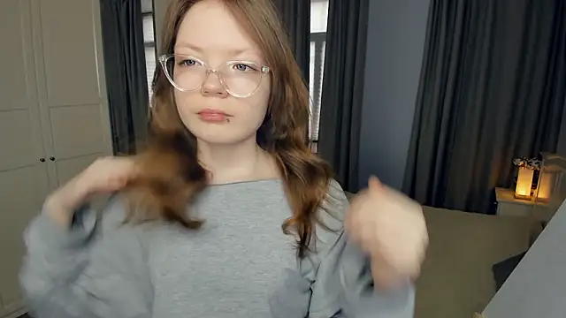 Snapshot of LavenderMitten chatting on March 8, 2026, 5:33 am LavenderMitten online show from March 8, 2026, 5:33 am