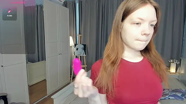 LavenderMitten online show from May 24, 2026, 5:51 am