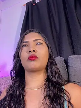 Snapshot of RousseSmith chatting on June 21, 2026, 8:25 pm RousseSmith online show from June 21, 2026, 8:25 pm