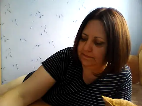 Snapshot of LockyCharm111 chatting on July 21, 2026, 4:36 am LockyCharm111 online show from July 21, 2026, 4:36 am