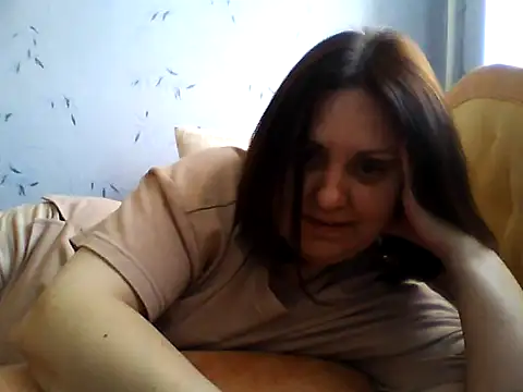 LockyCharm111 online show from April 28, 2026, 4:11 pm