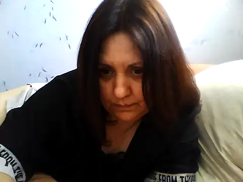 LockyCharm111 online show from April 4, 2026, 3:07 pm