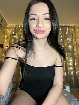 Layana Ro online show from March 3, 2026, 8:49 pm