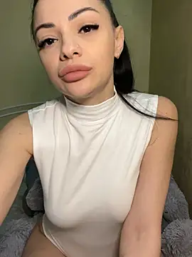 Layana Ro online show from February 18, 2026, 5:53 pm