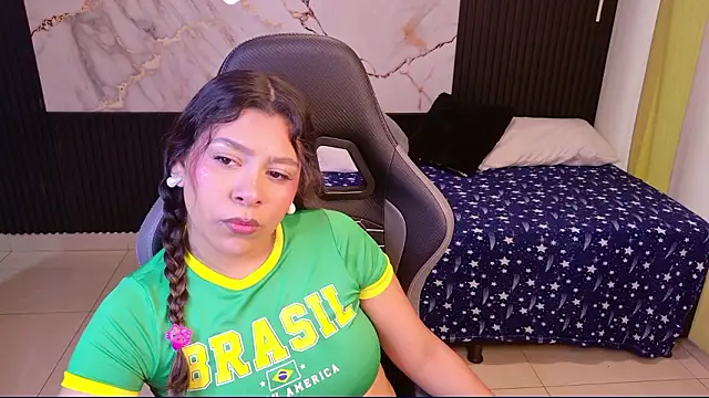 Snapshot of Sophie19__ chatting on March 13, 2026, 11:37 am Sophie19 online show from March 13, 2026, 11:37 am