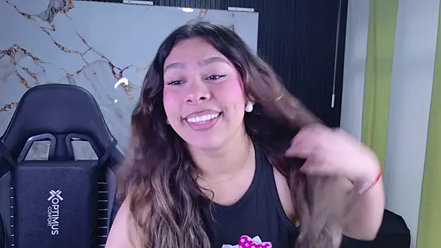 Snapshot of Sophie19__ chatting on March 21, 2026, 11:36 am Sophie19 online show from March 21, 2026, 11:36 am