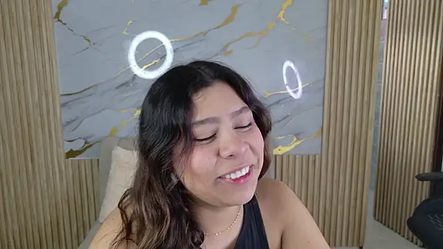 Snapshot of Sophie19__ chatting on April 12, 2026, 11:24 am Sophie19 online show from April 12, 2026, 11:24 am