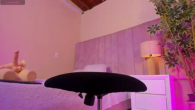 Snapshot of Ashley_Beaomunt chatting on April 15, 2026, 11:16 am Ashley Beaomunt online show from April 15, 2026, 11:16 am