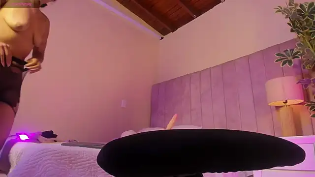 Snapshot of Ashley_Beaomunt chatting on April 16, 2026, 11:11 am Ashley Beaomunt online show from April 16, 2026, 11:11 am