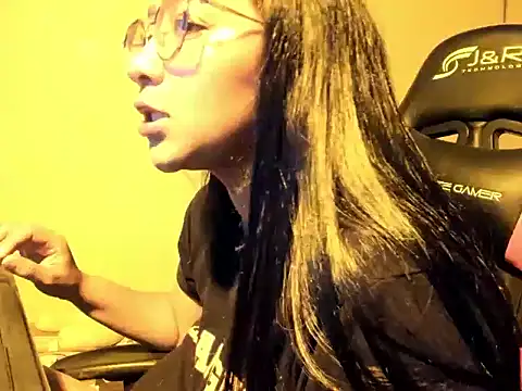 Snapshot of QueenNyxx chatting on March 4, 2026, 6:04 pm QueenNyxx online show from March 4, 2026, 6:04 pm