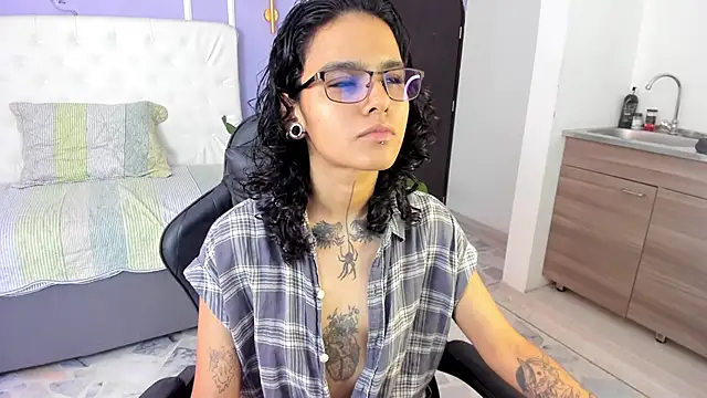 Julianne 7 online show from February 20, 2026, 1:57 pm