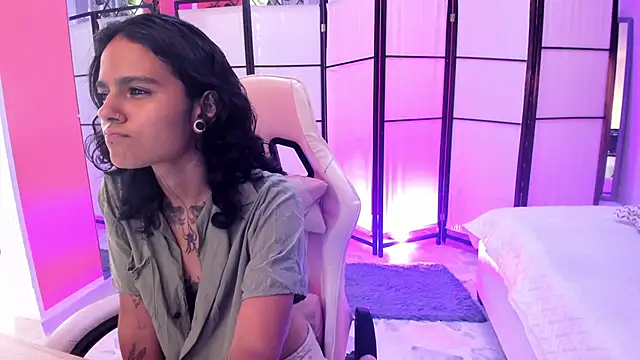 Julianne 7 online show from March 2, 2026, 8:27 pm