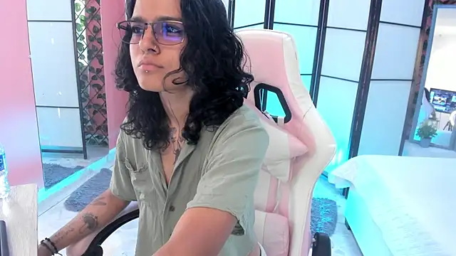 Julianne 7 online show from February 23, 2026, 8:53 pm