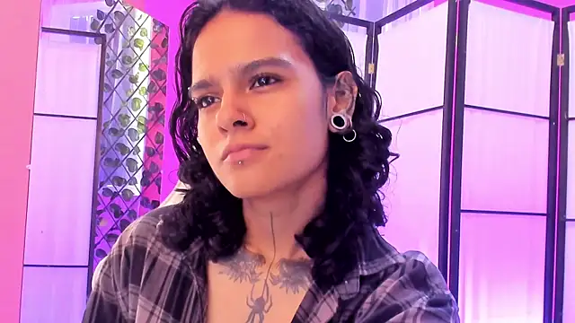 Julianne 7 online show from February 11, 2026, 8:20 pm