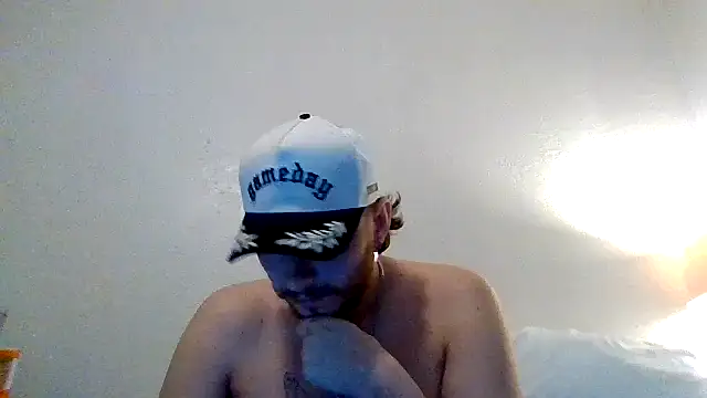 Tallhungandcloudy online show from April 17, 2026, 5:43 am