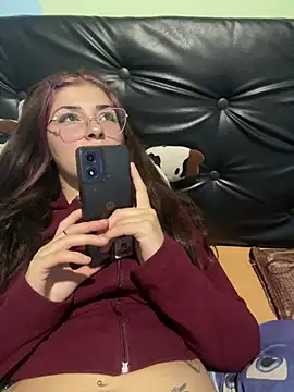 Snapshot of Luna33- chatting on June 3, 2026, 10:36 pm Luna33- online show from June 3, 2026, 10:36 pm