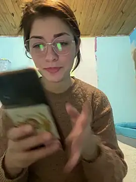 Snapshot of Luna33- chatting on May 3, 2026, 9:29 pm Luna33- online show from May 3, 2026, 9:29 pm