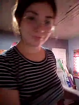 Snapshot of Luna33- chatting on March 5, 2026, 4:36 pm Luna33- online show from March 5, 2026, 4:36 pm