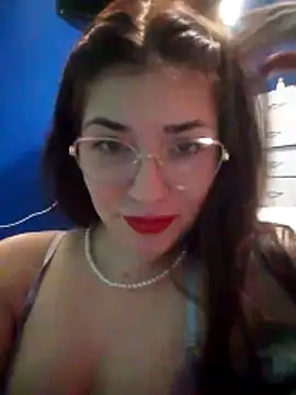 Snapshot of Luna33- chatting on February 15, 2026, 7:35 pm Luna33- online show from February 15, 2026, 7:35 pm