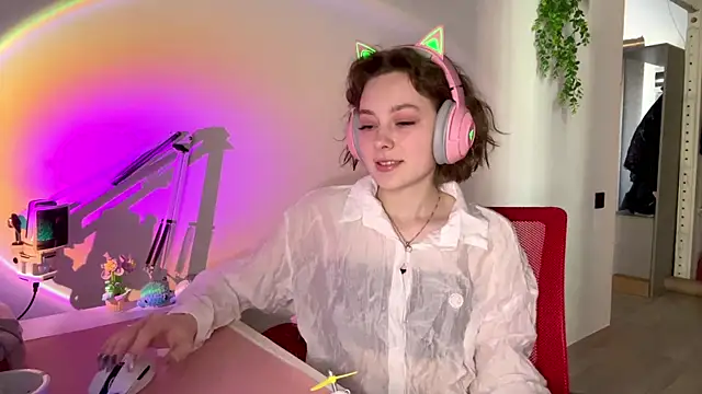 Snapshot of SlunkRear chatting on February 10, 2026, 11:48 pm SlunkRear online show from February 10, 2026, 11:48 pm