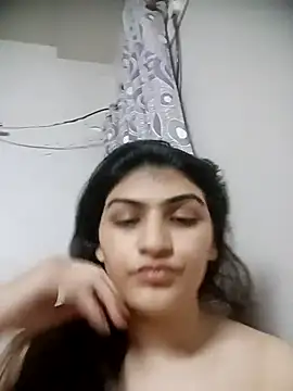 candyy 0404 online show from February 16, 2026, 1:21 pm