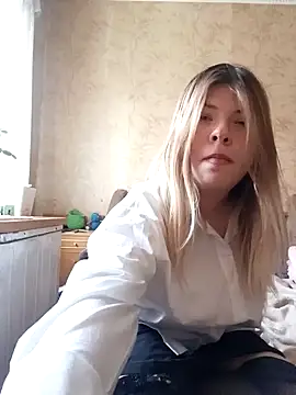 EvaTallor online show from April 28, 2026, 3:27 pm