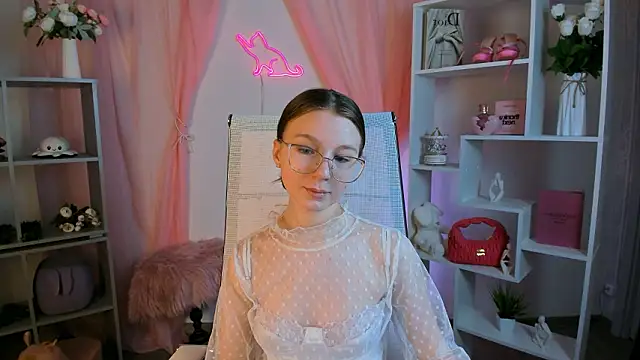 ElliFrankenweenie online show from March 7, 2026, 6:20 am